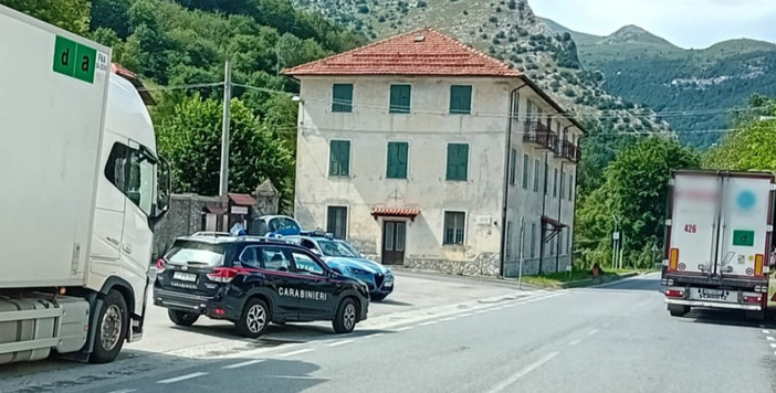 Tir sulla Statale 28, partiti i controlli dopo il dietrofront del sindaco Adolfo