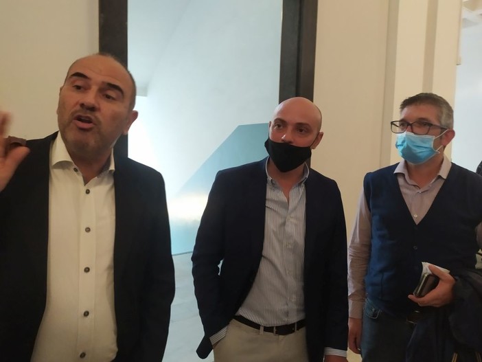 Imperia, commerciante accusa: "Io multato per volere di Oneglio", le opposizioni insorgono: "Se fatti accertati l'assessore si dimetta"
