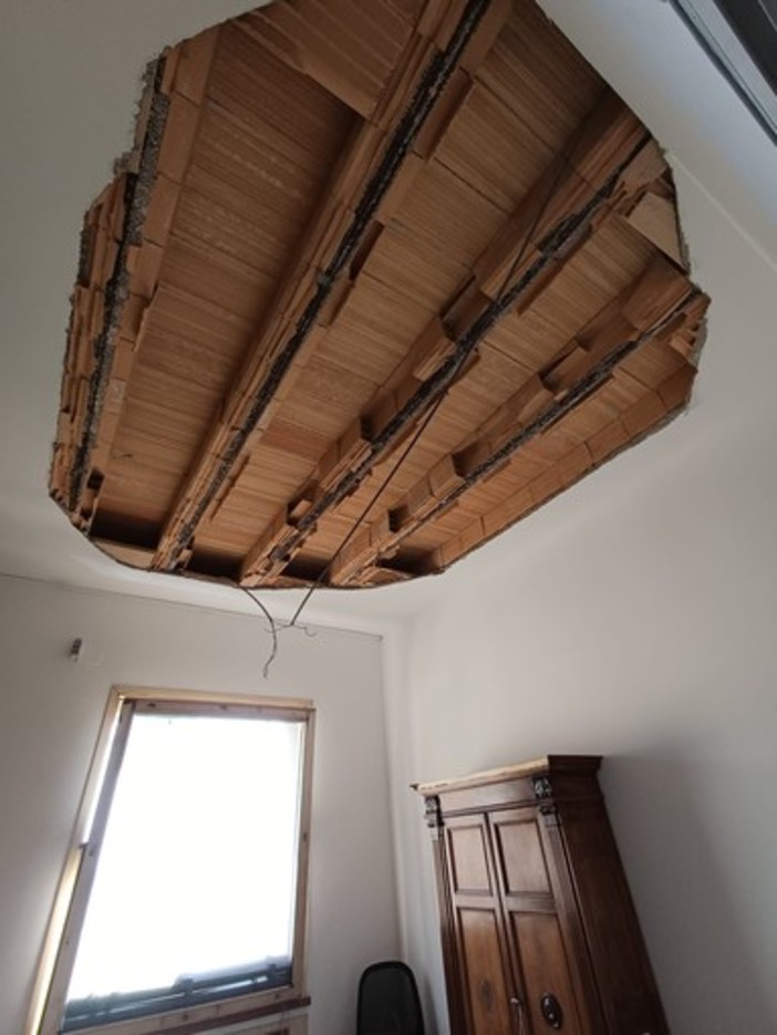 Imperia, via agli interventi di messa in sicurezza negli uffici regionali dopo il crollo del soffitto