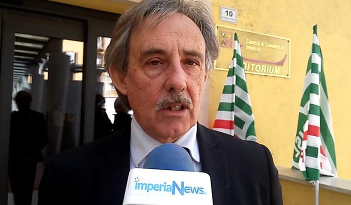 La Cisl analizza la mobilità a un mese dal crollo del ponte Morandi. Bosio lancia l'allarme. "Rischio di una Liguria divisa in due" La Cisl analizza la mobilità a un mese dal crollo del ponte Morandi. Bosio lancia l'allarme. "Rischio di una Liguria divisa in due"