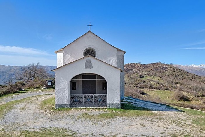 A Lucinasco la festa della Cappelletta al Monte Acquarone A Lucinasco la festa della Cappelletta al Monte Acquarone