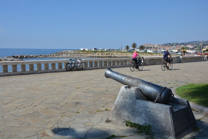 APPUNTI DI STORIA. I cannoni della Spianata di Oneglia, simbolo di virtù eroiche