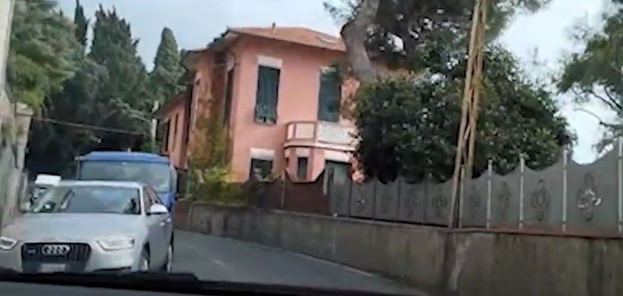 Lavori in via Agnesi, code chilometriche su capo Berta (video) Lavori in via Agnesi, code chilometriche su capo Berta (video)