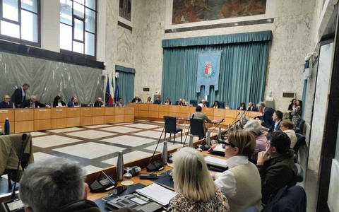 Imperia conferisce la cittadinanza onoraria a Pertini e De Gasperi