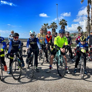 Aregai Marina diventa InBici Bike Hotel, pedalata augurale col campione Davide Cassani