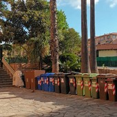 Imperia, ventidue cassonetti davanti alla Scuola dell’infanzia Imperia, ventidue cassonetti davanti alla Scuola dell’infanzia