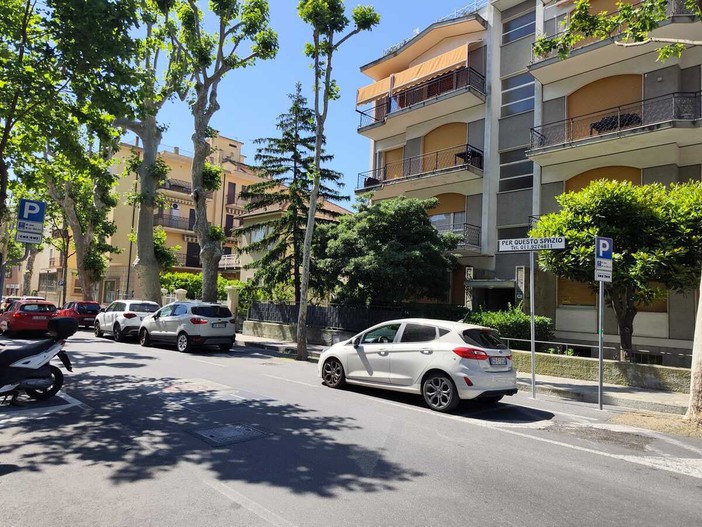 Mercato immobiliare, estate calda nel Golfo dianese: cresce l’interesse per le case da riqualificare (Video)