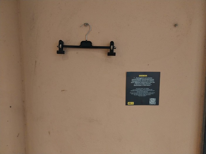 Imperia, rubato uno degli abiti esposti nella mostra "Com'eri vestita?"