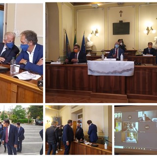 Il tubo del 'Roya Bis' passerà sotto al sedime, Toti a Imperia a presentare il progetto: "Soluzione ad un problema atavico" (Foto e Video) Il tubo del 'Roya Bis' passerà sotto al sedime, Toti a Imperia a presentare il progetto: "Soluzione ad un problema atavico" (Foto e Video)