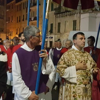Imperia : grande partecipazione di fedeli ieri sera per la solenne festa del Corpus Domini (Foto) Imperia : grande partecipazione di fedeli ieri sera per la solenne festa del Corpus Domini (Foto)