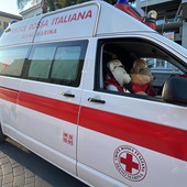 Diano Marina, la Croce Rossa accende il Natale: panettoni solidali, ambulanza dei pupazzi, Babbo Natale e il nuovo corso per volontari Diano Marina, la Croce Rossa accende il Natale: panettoni solidali, ambulanza dei pupazzi, Babbo Natale e il nuovo corso per volontari