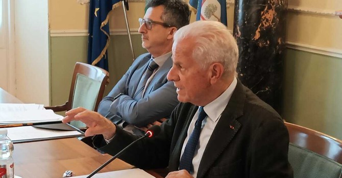 Scajola, “sul biodigestore non si torna indietro”: rifiuti e bilancio al centro del consiglio provinciale