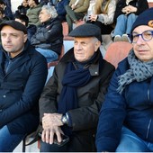Il sindaco Scajola ieri in tribuna tra i fedelissimi La Monica e Landolfi Il sindaco Scajola ieri in tribuna tra i fedelissimi La Monica e Landolfi