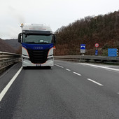 Viadotto Uveghi, posto di blocco per i mezzi pesanti, carabinieri al bivio con Calderara per far rispettare il divieto di transito Viadotto Uveghi, posto di blocco per i mezzi pesanti, carabinieri al bivio con Calderara per far rispettare il divieto di transito