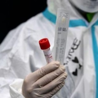 Coronavirus, Toti: “I non vaccinati corrono 39 volte in più il rischio di finire in terapia intensiva rispetto a chi ha tre dosi”
