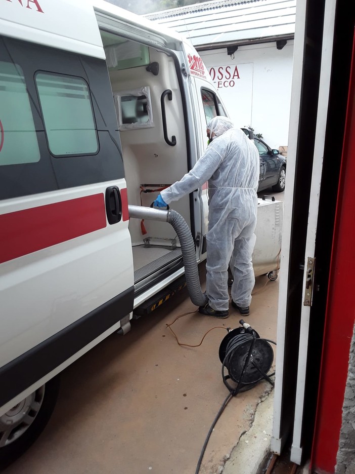 Ditta sanifica gratuitamente mezzi della Croce Rossa di Pieve di Teco, i ringraziamenti del presidente