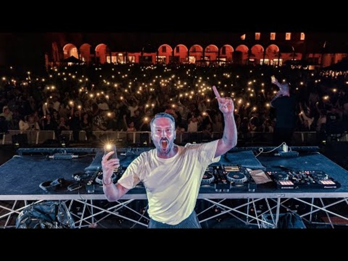 Il Villaggio delle Vele d’Epoca si trasforma in una discoteca con il dj Cristian Marchi