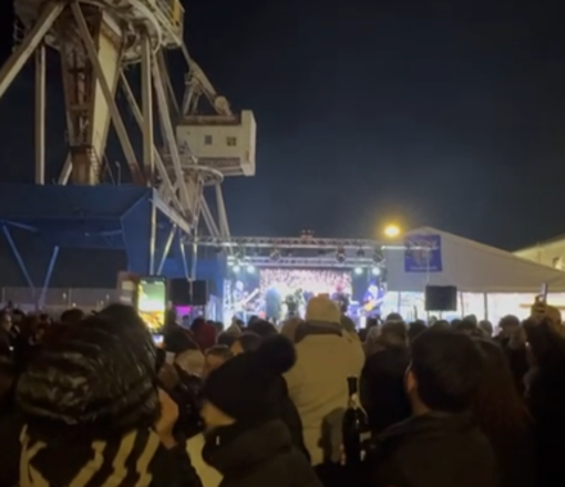 Imperia ha salutato il nuovo anno con la musica: festa e balli sulla banchina di Oneglia