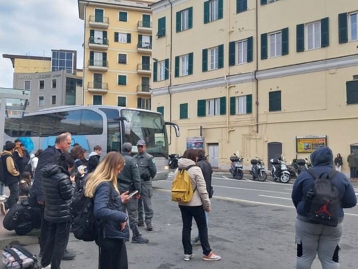 Imperia, lotta ai 'furbetti del biglietto': la Provincia e Riviera Trasporti unite per potenziare i controlli sui bus Imperia, lotta ai 'furbetti del biglietto': la Provincia e Riviera Trasporti unite per potenziare i controlli sui bus
