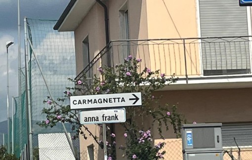 LA FOTO BUFFA. Nuovi cartelli stradali a Imperia: “Caramagnetta” o “Carmagnetta”?