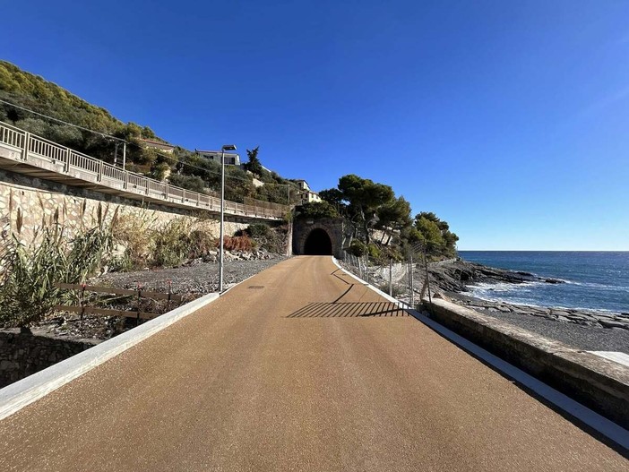 A Pasqua si pedala, il Golfo Dianese apre la nuova ciclabile