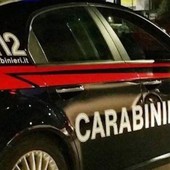 Imperia, chiazze di sangue e una bottiglia rotta a Porto Maurizio: indagano i carabinieri Imperia, chiazze di sangue e una bottiglia rotta a Porto Maurizio: indagano i carabinieri