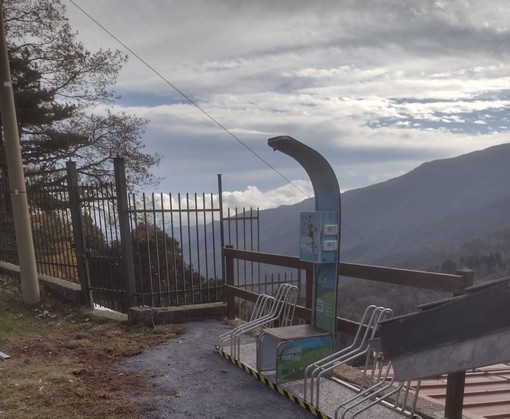 Mendatica punta tutto sull’outdoor, installate le colonnine di ricarica per le e-bike Mendatica punta tutto sull’outdoor, installate le colonnine di ricarica per le e-bike