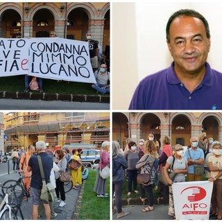 Imperia, &quot;Lo Stato assolve la mafia e condanna Mimmo Lucano&quot;: manifestazione di protesta in piazza Dante in sostegno dell'ex sindaco di Riace (foto e video)