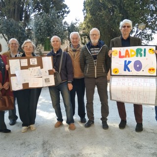 Diano Marina: dopo il recente furto, consegnato questa mattina un pc alla scuola primaria di Villa Scarsella