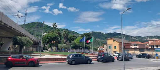 Ponte del 25 aprile, il rientro:  code sulla Statale 28, traffico intenso già da Castelvecchio e sull'Autofiori