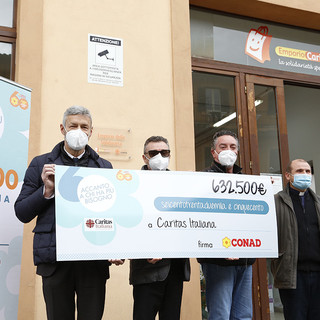 Conad dona 15.600 € alla Diocesi di Ventimiglia Sanremo per aiutare le famiglie in difficoltà
