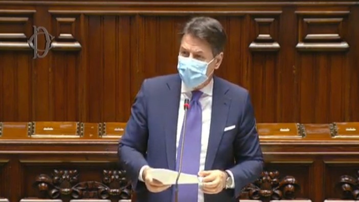 Coronavirus, Conte alla Camera: "No a lockdown generalizzato, ma nel weekend chiusi i centri commerciali, Dad totale alle Superiori, e limitazioni degli spostamenti la sera" (Video) Coronavirus, Conte alla Camera: "No a lockdown generalizzato, ma nel weekend chiusi i centri commerciali, Dad totale alle Superiori, e limitazioni degli spostamenti la sera" (Video)