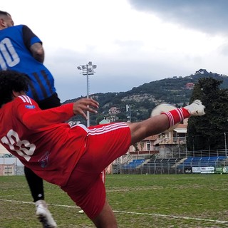 Costantini anticipato da un difensore avversario                                                                                 (Foto Flammia)