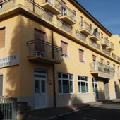 Cade dal balcone della casa di riposo, soccorsi a San Bartolomeo al Mare Cade dal balcone della casa di riposo, soccorsi a San Bartolomeo al Mare