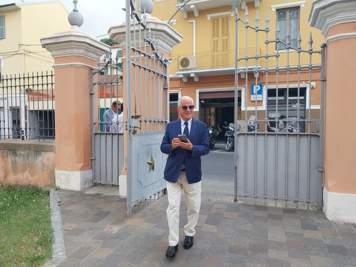 Il sindaco Scajola all'ingresso in Tribunale stamattina Il sindaco Scajola all'ingresso in Tribunale stamattina