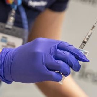 Vaccini: Toti lancia l'open day Pfizer anticipando i richiami, appuntamento sabato e domenica