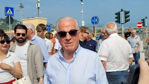 il sindaco Scajola all'inaugurazione del nuovo lungomare. (foto Flammia) il sindaco Scajola all'inaugurazione del nuovo lungomare. (foto Flammia)