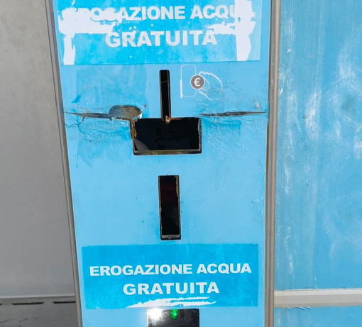 Imperia, amarezza al Prino per la casetta dell'acqua riparata e distrutta nel giro di un giorno Imperia, amarezza al Prino per la casetta dell'acqua riparata e distrutta nel giro di un giorno