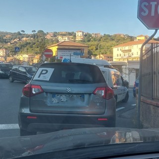 IL PUNTO. Come è possibile che un incidente in via Airenti abbia bloccato tutta Porto Maurizio per oltre un'ora?