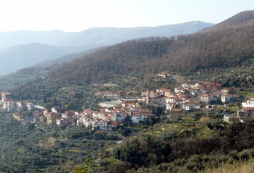 ACCADDE OGGI, 29 AGOSTO 1979. Caravonica sugli scudi: è l’unico paese dell’entroterra che non soffre di spopolamento