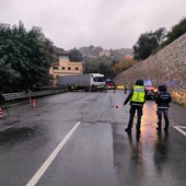 Code chilometriche a Capo Berta: lavori, incidente e pioggia mettono in ginocchio la viabilità Code chilometriche a Capo Berta: lavori, incidente e pioggia mettono in ginocchio la viabilità