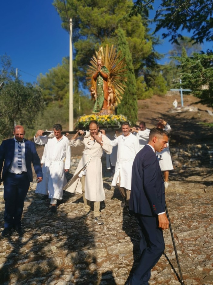 Festa della Natività di Maria nel Santuario Nostra Signora dell’Oliveto a Chiusavecchia (foto) Festa della Natività di Maria nel Santuario Nostra Signora dell’Oliveto a Chiusavecchia (foto)