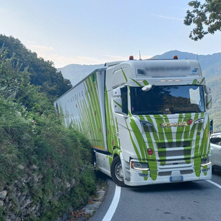 Ordinanza ritirata, ma la Statale 28 resta un pericolo per i tir Ordinanza ritirata, ma la Statale 28 resta un pericolo per i tir