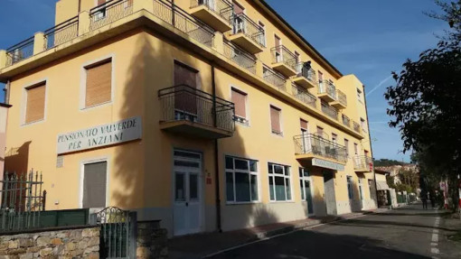 Cade dal balcone della casa di riposo, soccorsi a San Bartolomeo al Mare