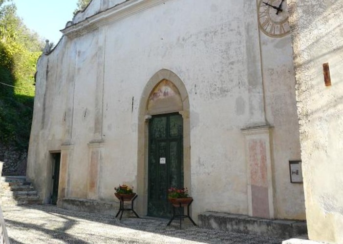 I fedeli di Diano Borello da ottobre sono rimasti senza prete a garantire le messe ci pensa il parroco di Castello I fedeli di Diano Borello da ottobre sono rimasti senza prete a garantire le messe ci pensa il parroco di Castello