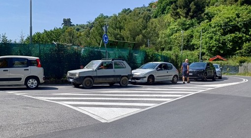 Le auto in coda stamattina