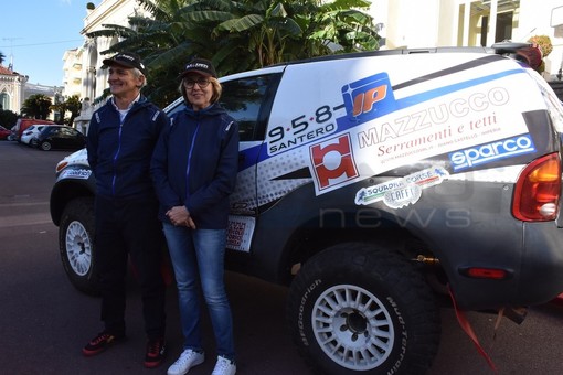 Il pilota dianese Luciano Carcheri con Fabrizia Pons alla Dakar: la presentazione al Casinò