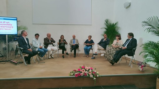Expo Valle Arroscia, Turismo sostenibile e produzioni locali: a Pieve di Teco un convegno che guarda al futuro (video) Expo Valle Arroscia, Turismo sostenibile e produzioni locali: a Pieve di Teco un convegno che guarda al futuro (video)