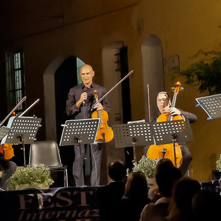 Cervo, al Sagrato dei Corallini le "magiche note" dell'Ensemble Archi all’Opera incantano il pubblico (Foto)