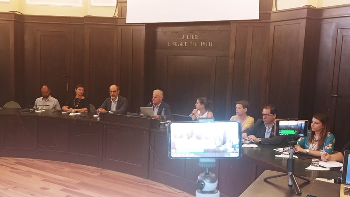 Imperia: un anno di amministrazione Scajola, il Sindaco raduna i suoi e elenca i risultati raggiunti (foto e video) Imperia: un anno di amministrazione Scajola, il Sindaco raduna i suoi e elenca i risultati raggiunti (foto e video)